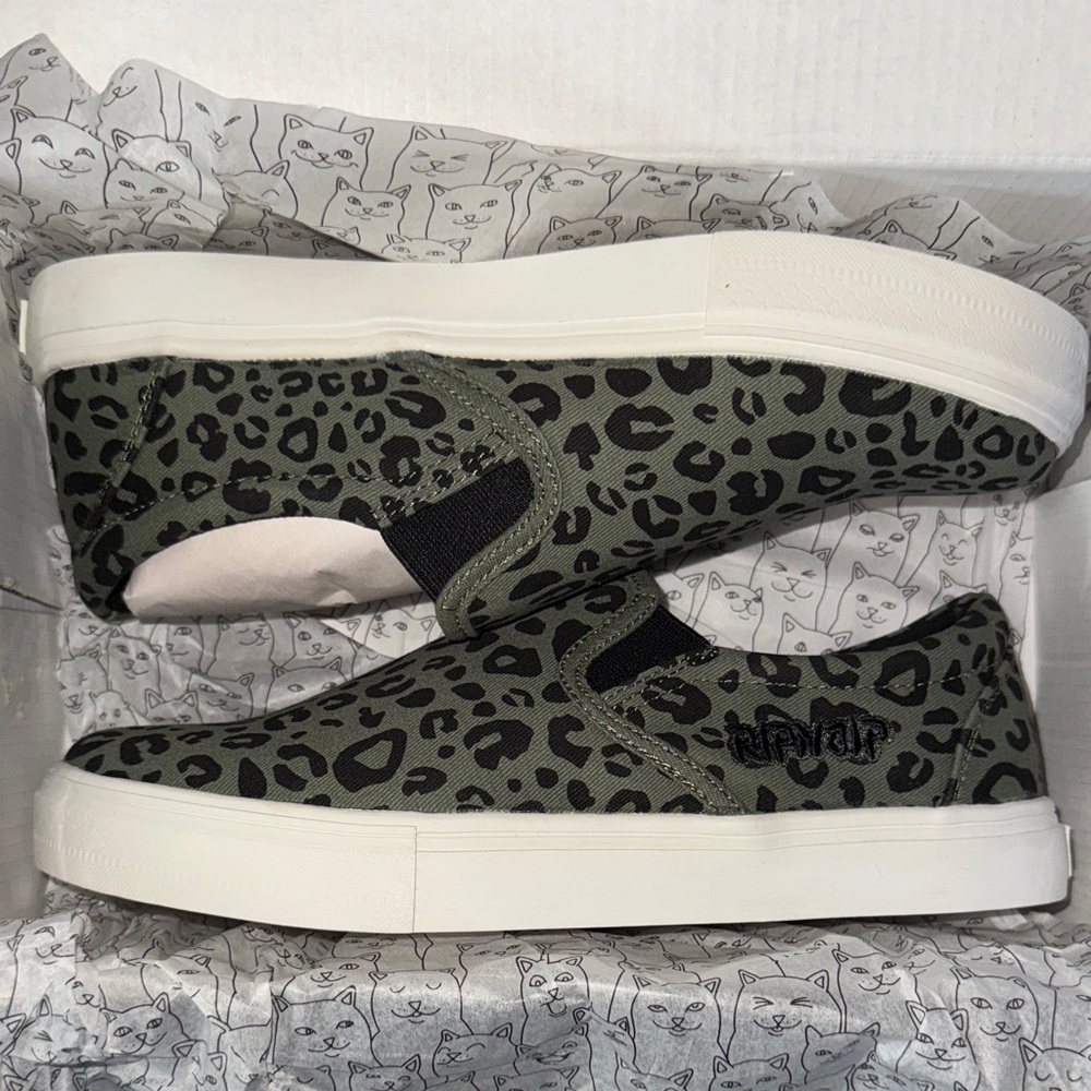 New Rip n Dip Spotted Slip On shoe. Size 7m. Original box